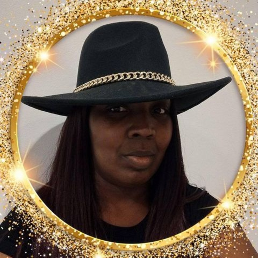 Meet your Posher, Denise